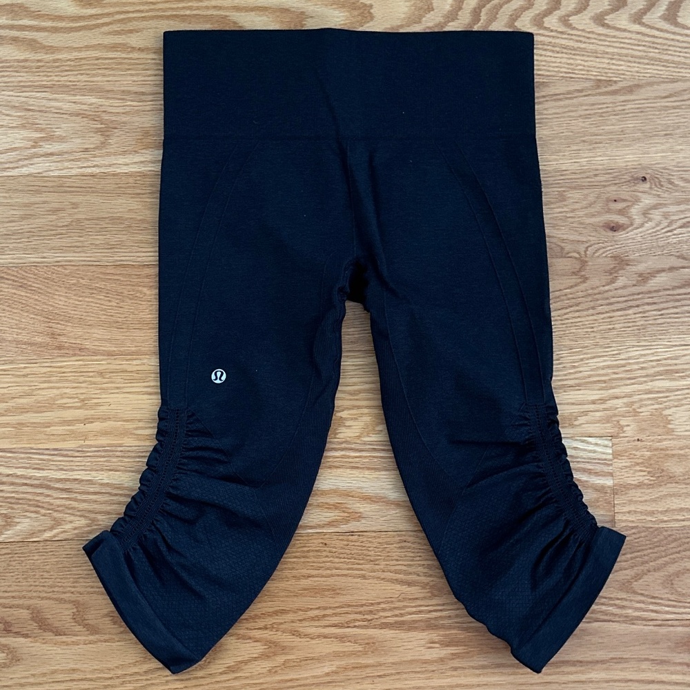 Lululemon NWOT Zone In Crop (6)